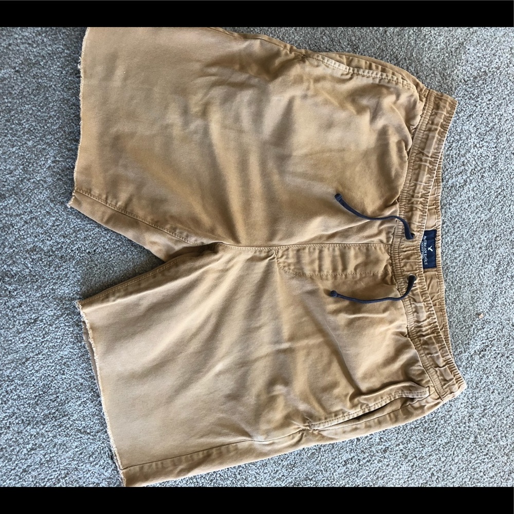 American Eagle shorts men med. khaki frayed edge